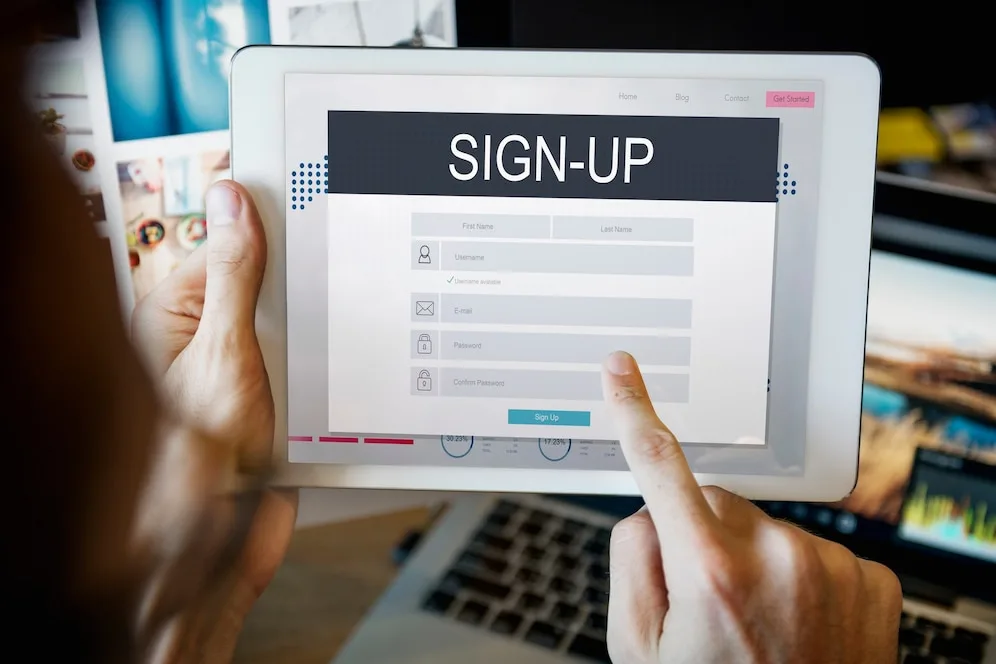 sign-up-membership-registration-follow-concept_53876-123675